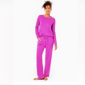 Lilly Pulitzer Bellista Sweater & Pants Set Wild Fuschia
Med Top Small Pant EUC